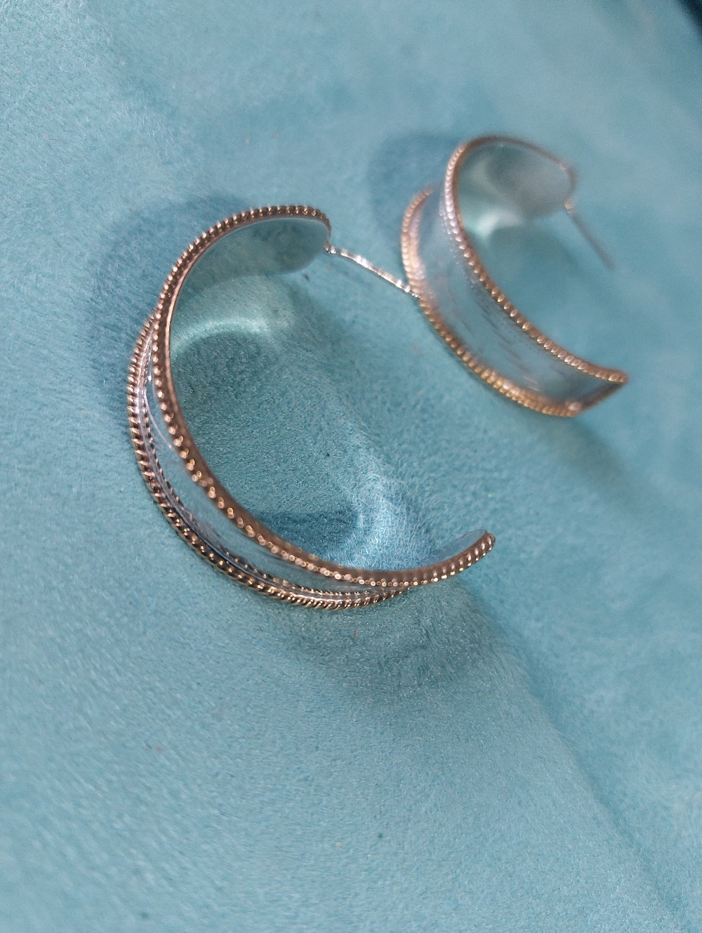 Vintage Two-Tone Thai 925 Sterling Leaf/Fern Engraved 1.5" Hoop Pierced Earrings - Picture 3 of 10